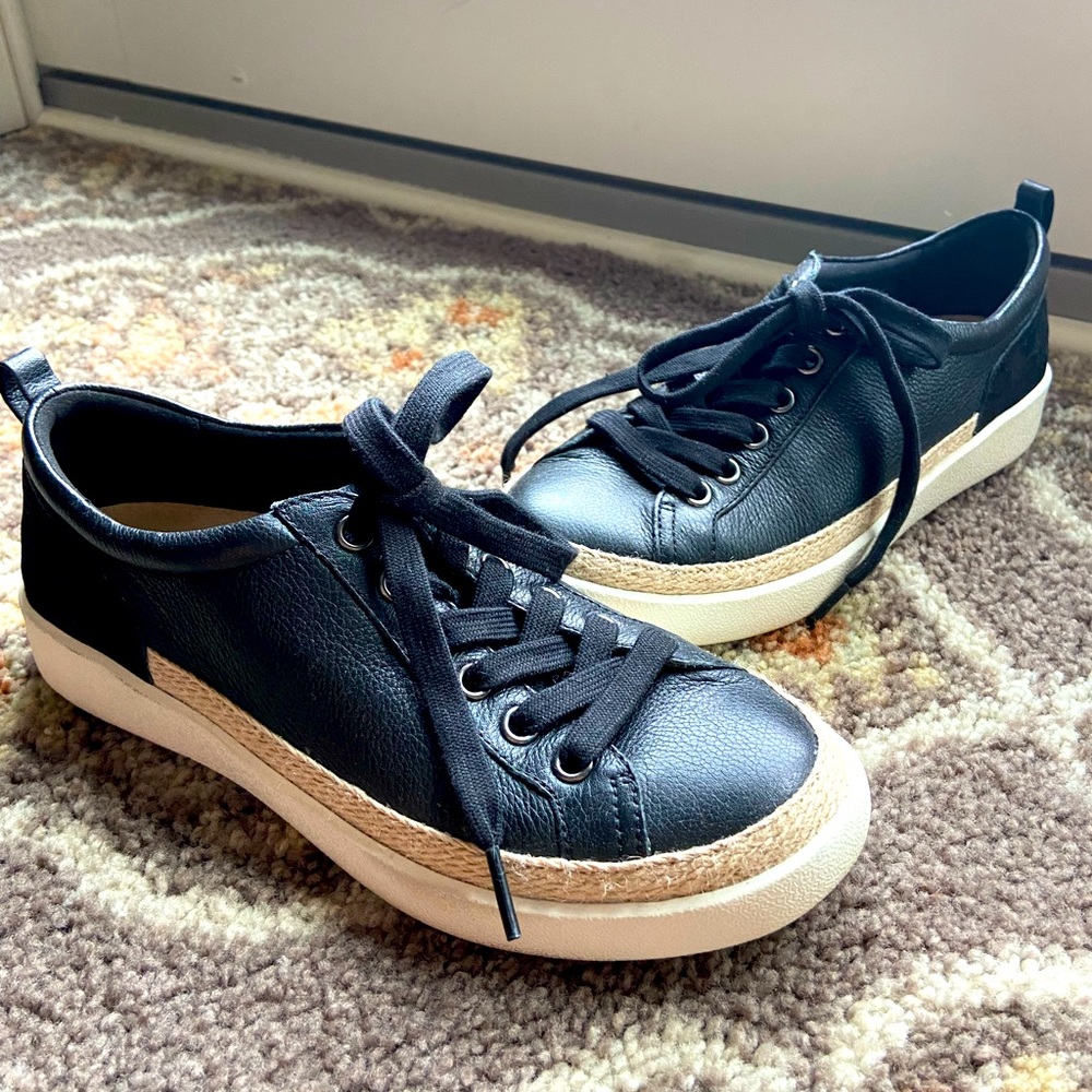 Womens Vionic Winny Leopard Leather Lace Up Sneaker — 6.5M